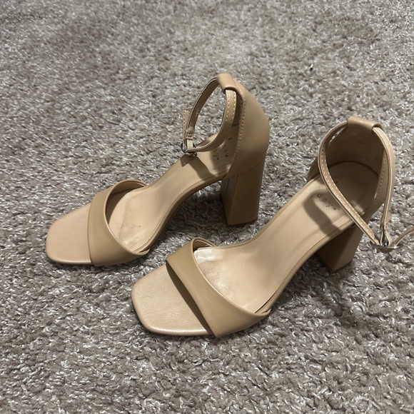 Sandals - Picture 2 of 4